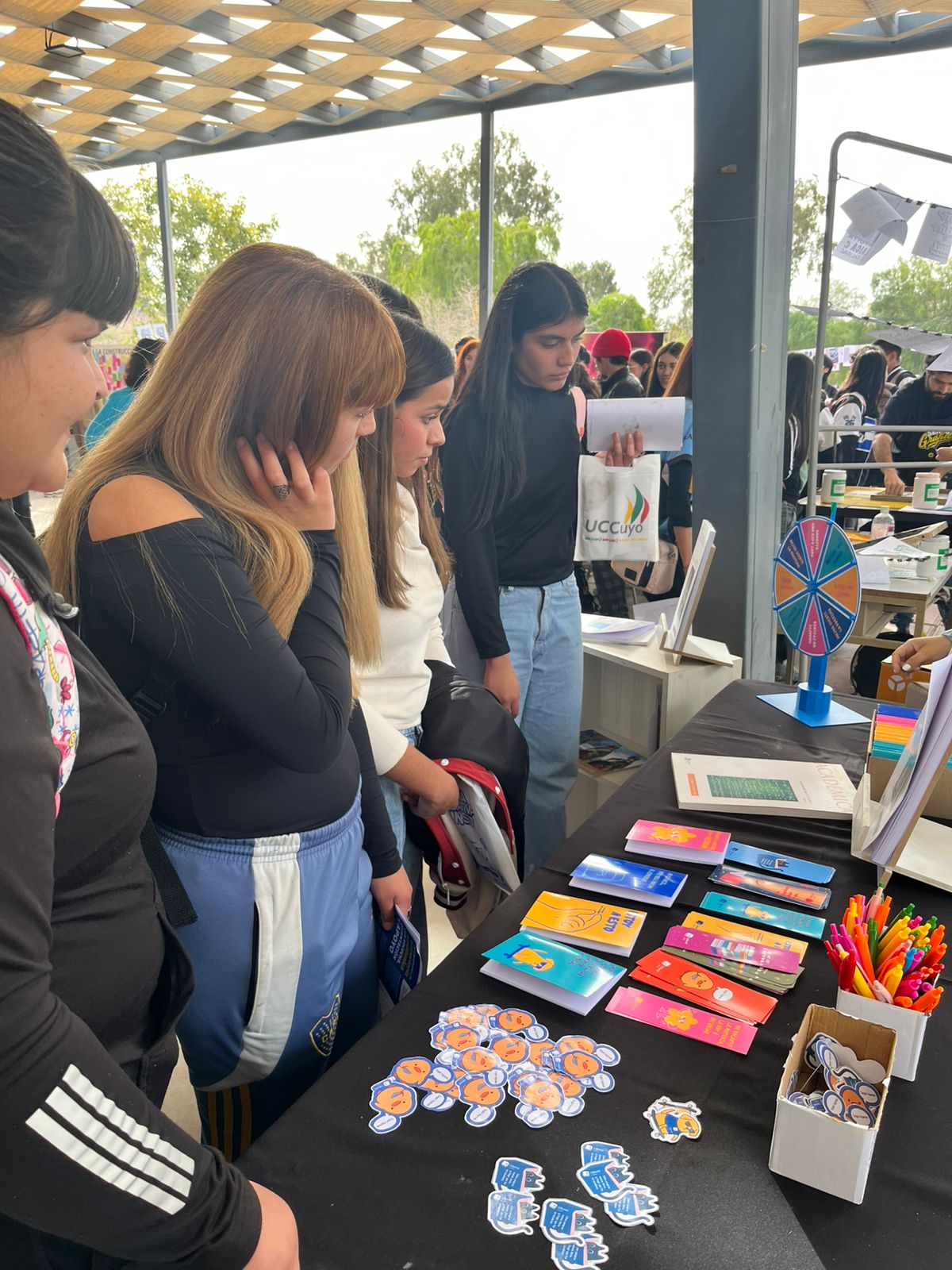 La Editorial UNSJ participó con stand propio en la Feria Educativa 2026